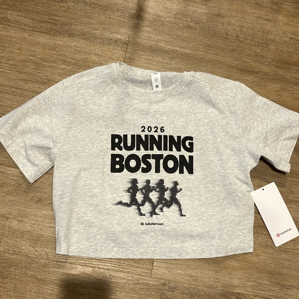 Lululemon Boston Marathon running cropped tee